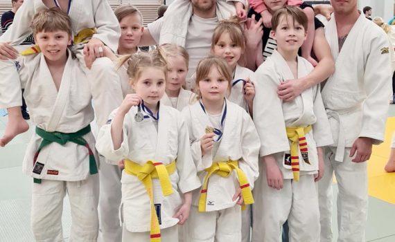 Ukilaisjudokat mittauttivat taitojaan Startti-Cup’issa Vantaalla.