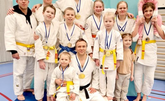 Ukilaisjudokat urakoivat viikonloppuna menestyksekkäästi Helsingissä.