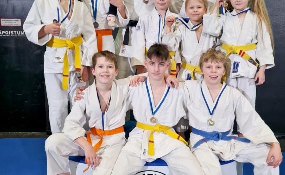Ukilaisjudokat aloittivat syksyn kilpailukauden menestyksekkäästi Lempäälän Ideaparkissa. Kuvasta puuttuu Jere Mäkinen.