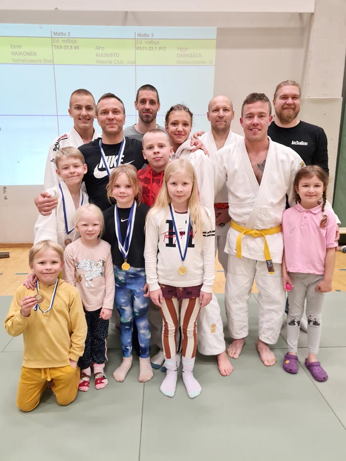 Ukilaisjudokoiden kokoonpano sunnuntain kilpailuissa.