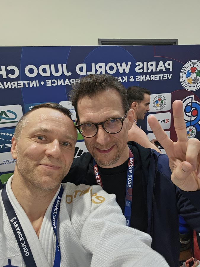 Markon otteluiden aikana valmentajan paikan otti haltuun Pasi Laurén.