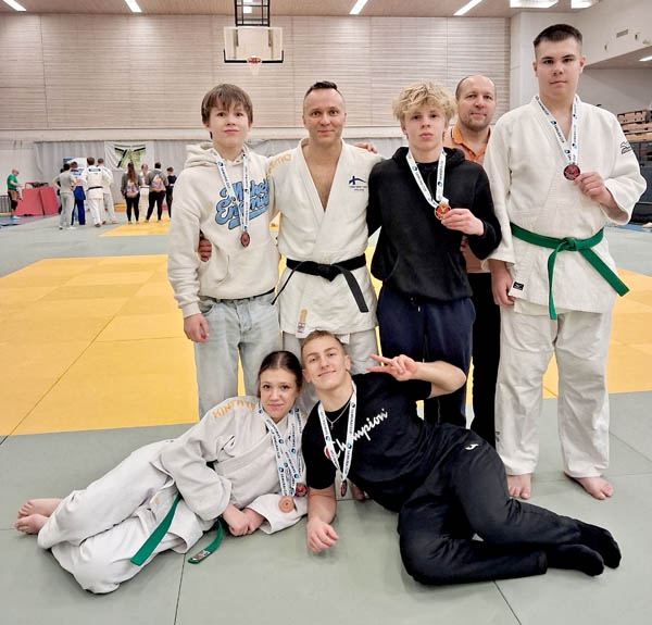 Waseda-Clubin joukkue Samurai Cup III -kilpailussa.