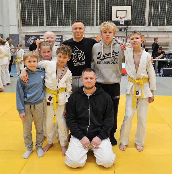 Waseda-Clubin joukkue Startti Cup IV -kilpailussa.