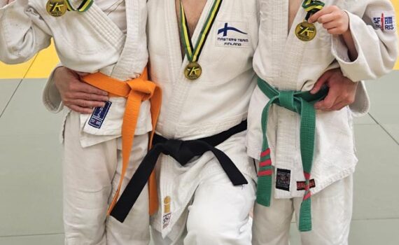 Ukilaisjudokat Mii, Marko ja Miki Hiltunen onnistuivat saavuttamaan triplamestaruuden Vantaalla.