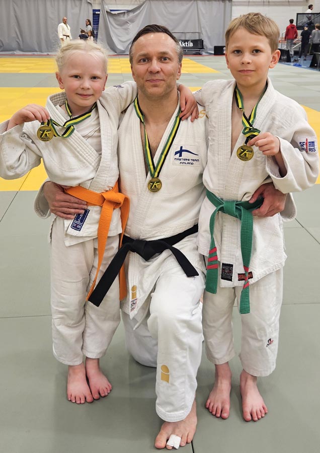 Ukilaisjudokat Mii, Marko ja Miki Hiltunen onnistuivat saavuttamaan triplamestaruuden Vantaalla.